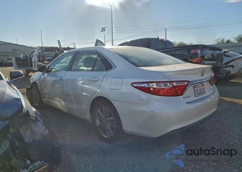 2015 Toyota Camry Le z USA, uszkodzony, nr VIN 4T1BF1FK9FU044288